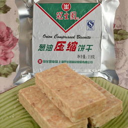 军用压缩饼干里有什么 真抗饿吗 热水里煮30分钟就明白了