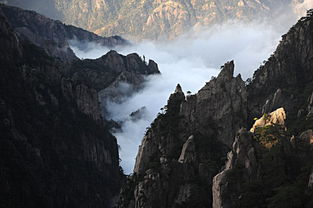 十月中旬黄山旅游带什么衣服(10月中旬去黄山穿什么衣服)