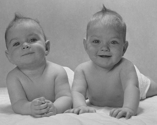 同卵双胞胎是怎么形成的