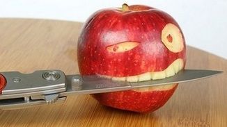 桃子和苹果可以一起吃吗 哪些人不适合吃苹果