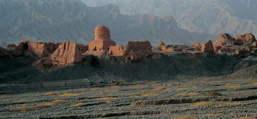 新疆旅游景点大盘点：探索神秘西域的绝美风光！