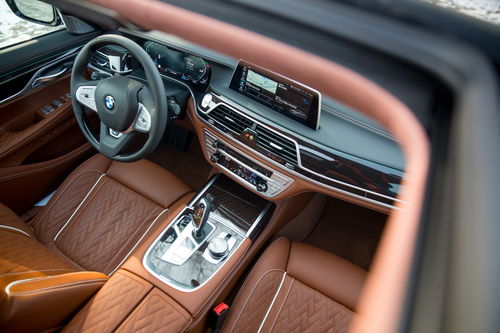 豪华品牌旗舰轿车对豪华的理解有何不同 BMW 7系对比奔驰S级