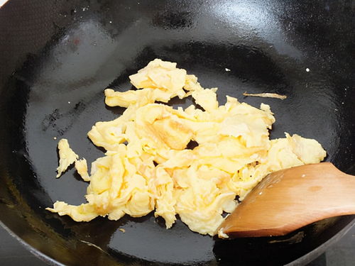 西红柿炒鸡蛋做法：家常必备，让你秒变