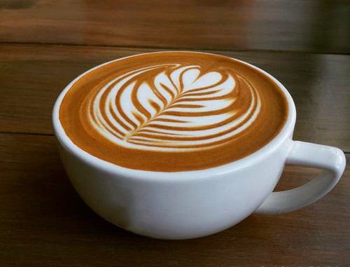 想要拉出漂亮的咖啡拉花,首先要知道怎么选择适合自己的拉花缸