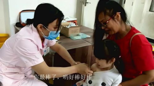 家长带3岁宝宝去医院打疫苗打针时淡定地一声没哭,医生夸赞好勇敢 