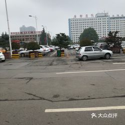 西安灞桥区哪停车便宜(西安八府庄免费停车场在哪)