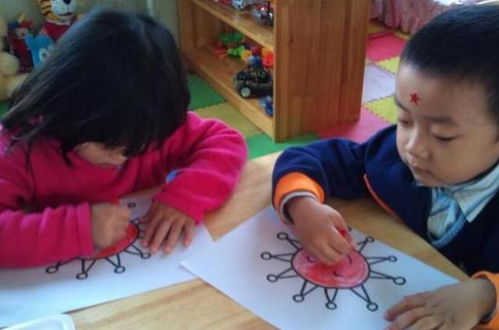6岁女儿参加绘画班,回家后画了几张画,父母看到后立马报了警