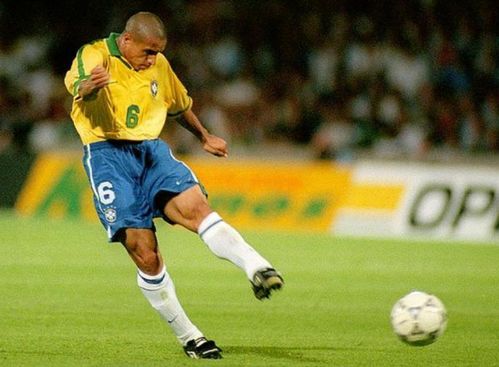 巴西足球历史最强阵容 一人球衣退役两人成高官,内马尔无缘