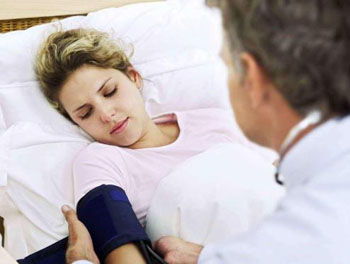 孕妇临产前的症状(临产前宫缩的表现和症状有哪些)