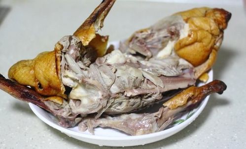 吃烤鸭剩下的鸭架子咋办 教你一简单方法,做出来的鸭肉又香又脆