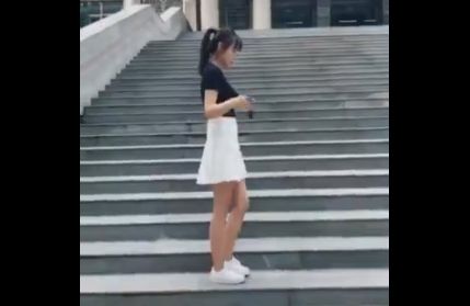 抖音台阶鬼步舞背景音乐叫什么名字谁唱的 Pretty Girl歌词介绍原版视频 