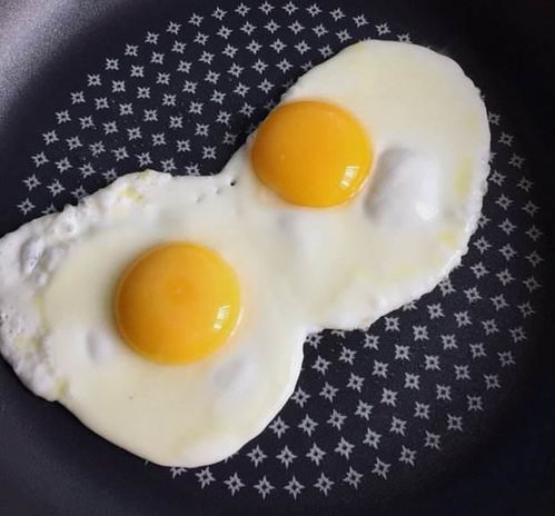 双黄蛋 是激素催出来的 到底能不能吃 别猜了,专家为你解答