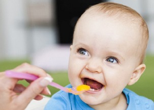 混合喂养的宝宝什么时候添加辅食