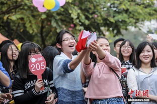 组图 广州女大学生 竞拍男生 庆祝女生节 