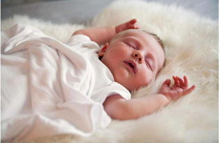 未满月婴儿睡觉不踏实总哼唧,一个多月的宝宝睡觉总不踏实,哼哼唧唧的,怎么回事