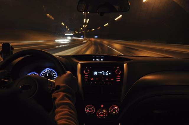 总说夜间开车危险,那么夜间开车跑高速比白天危险多少