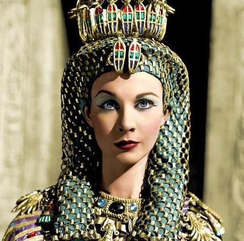 埃及女王为何被称为艳后,只因她见凯撒大帝脱光衣服,原因很简单