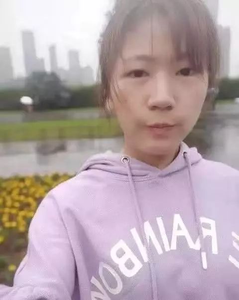 央视记者董倩专访公安 骑行女孩