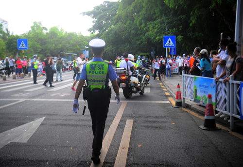 考试励志手势舞蹈  驾校考试题型中交警手势怎么判断？