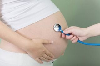 孕妇产检时突发子痫医护迅速抢救保母女平安