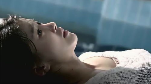 韩国恐怖电影 美女梦到自己躺在水床上,遇到鬼压床,太吓人了 