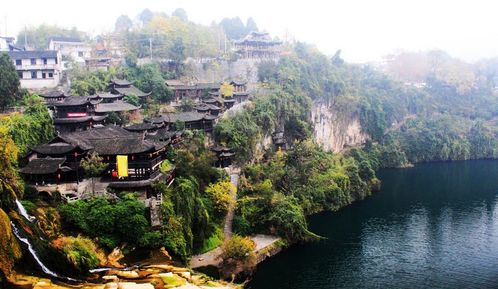 芙蓉镇和凤凰古城哪个好看好玩 (茶峒古镇停车场收费不免费)