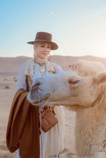 沙漠骑骆驼带头纱的女星们,奚梦瑶公主她红衣女神 