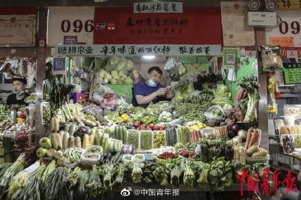 菜市场里的书法展 别样演绎 民以食为天