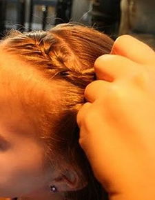 小孩子编头发怎样编 小孩子的头发的编法图解步骤 发型师姐 