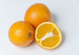 求一种水果的名字,外形像橙子,果肉像桔子 