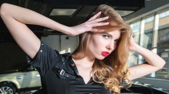 俄罗斯美女模特：迷人的魅力与时尚的化