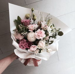 送花给女朋友花语,玫瑰花:是爱情的象征。