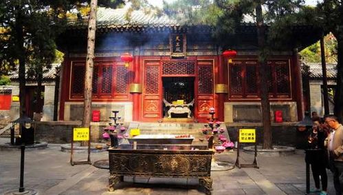 中国最 厉害 的寺庙,门口有武警镇守,少林寺也要 退让三分