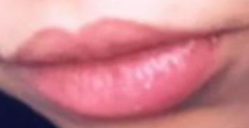 厚一点的嘴唇接吻是什么感觉 这是我女朋友嘴唇跟着中嘴唇接吻感觉怎么样 